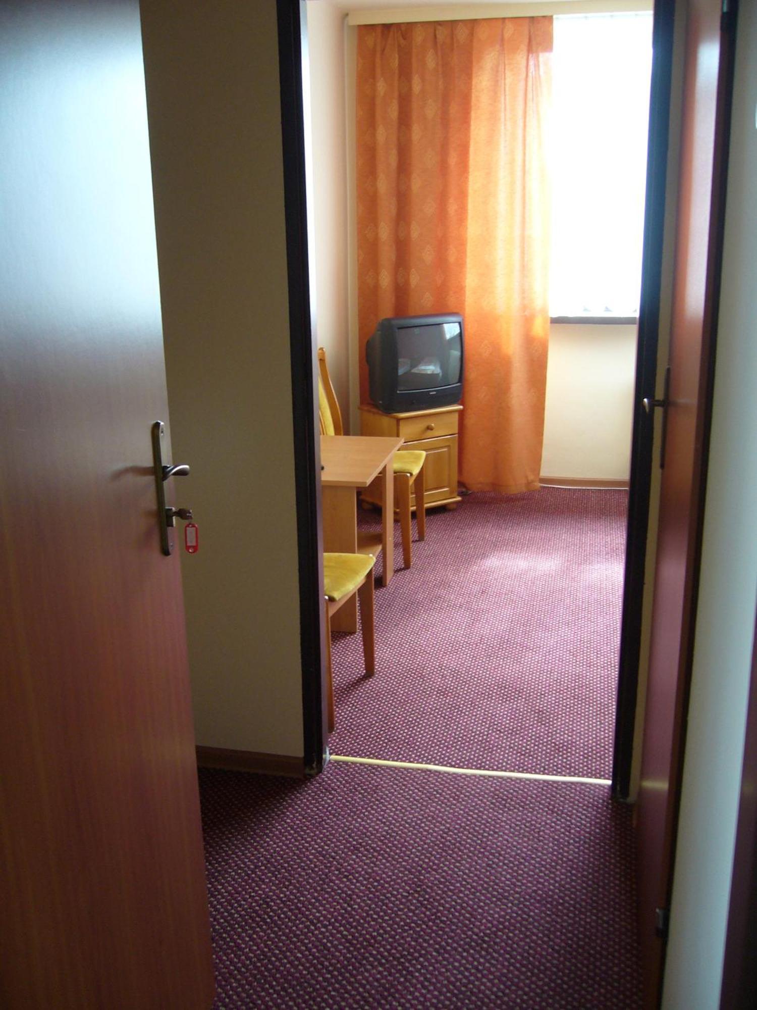 Karet Obiekt Hotelowy Skoczów Екстериор снимка