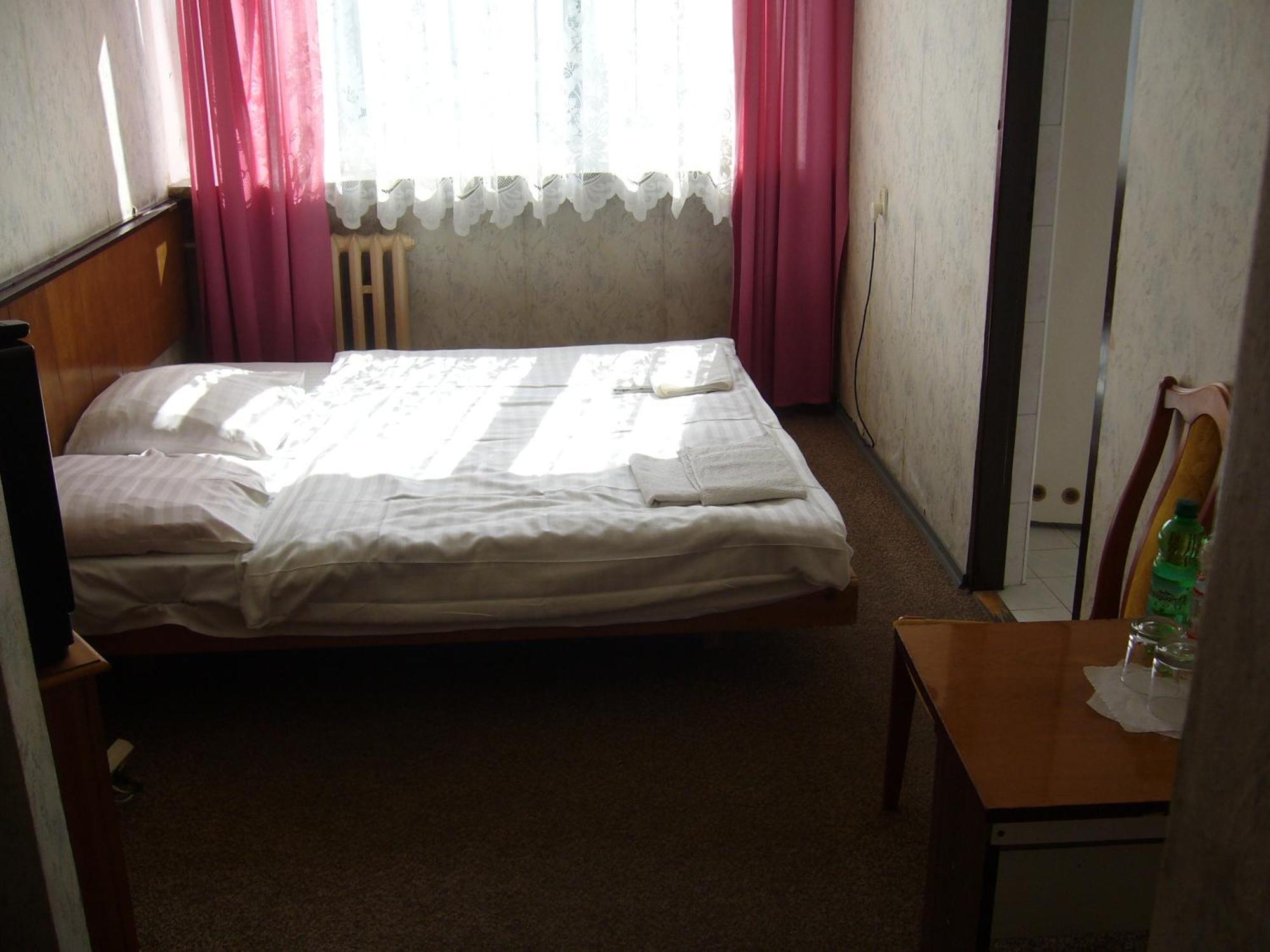 Karet Obiekt Hotelowy Skoczów Екстериор снимка