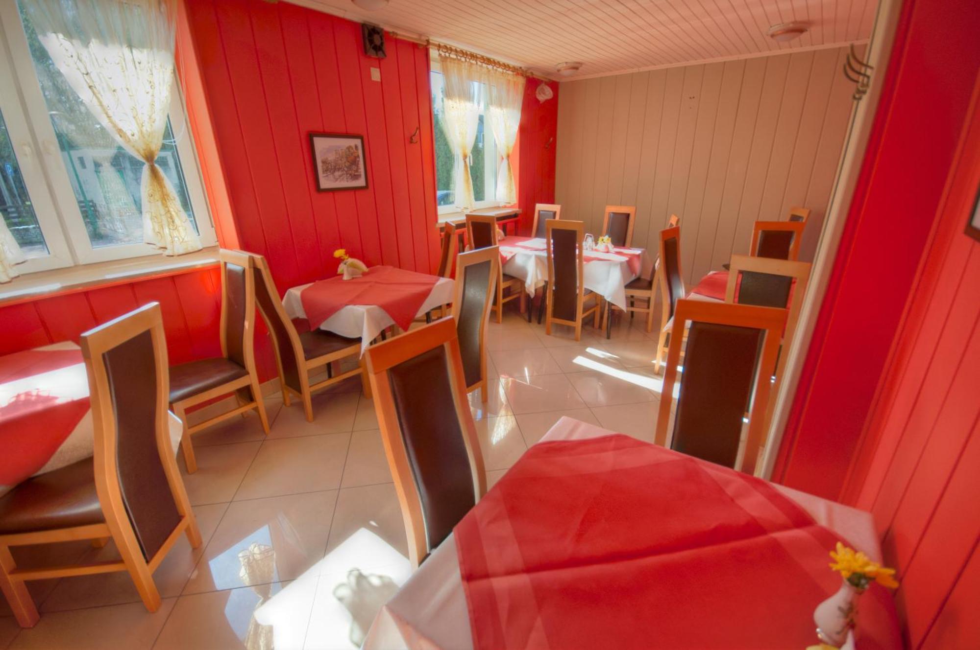Karet Obiekt Hotelowy Skoczów Екстериор снимка
