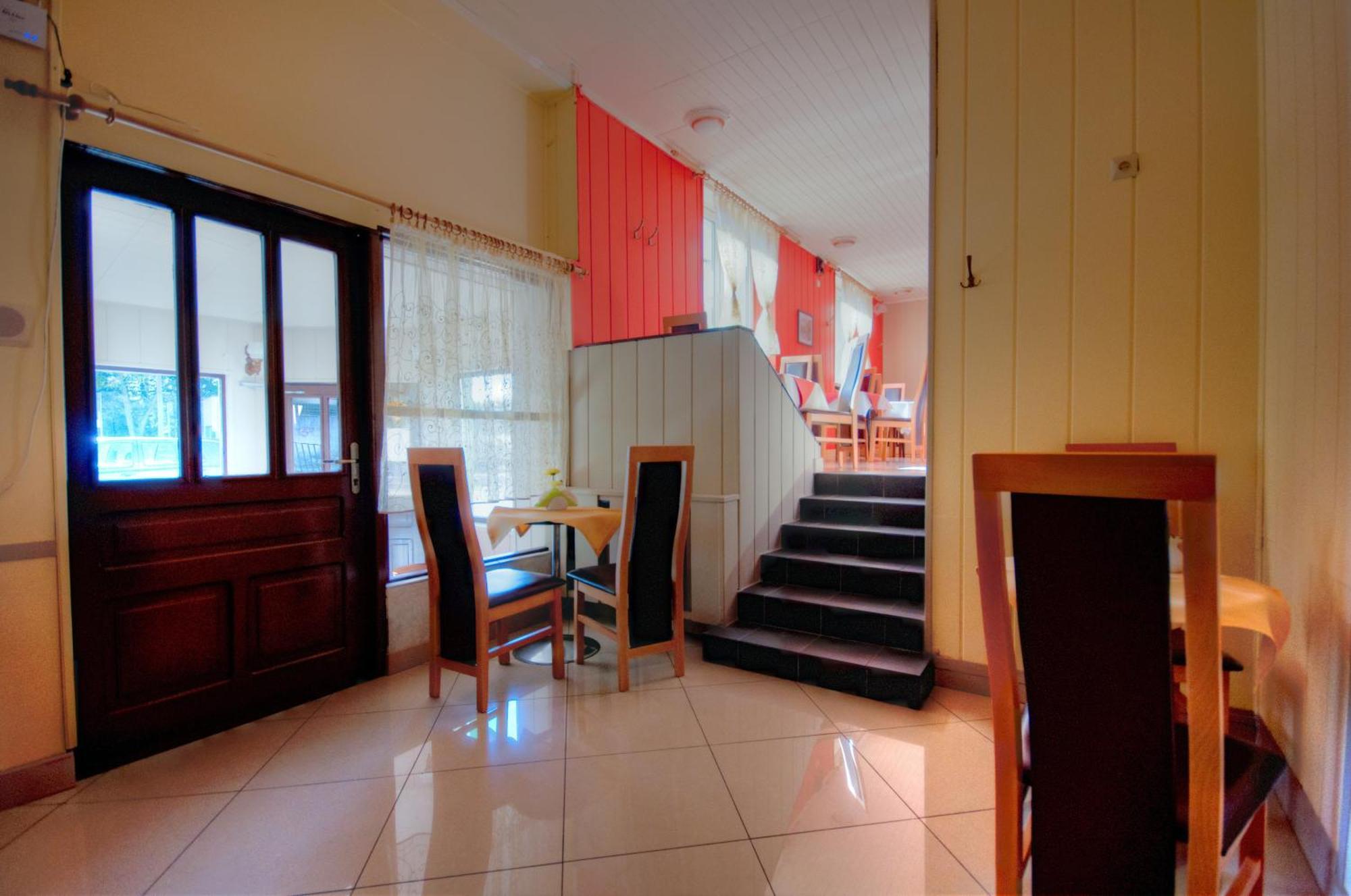 Karet Obiekt Hotelowy Skoczów Екстериор снимка