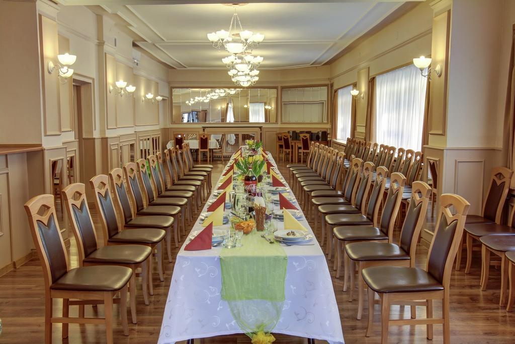 Karet Obiekt Hotelowy Skoczów Екстериор снимка