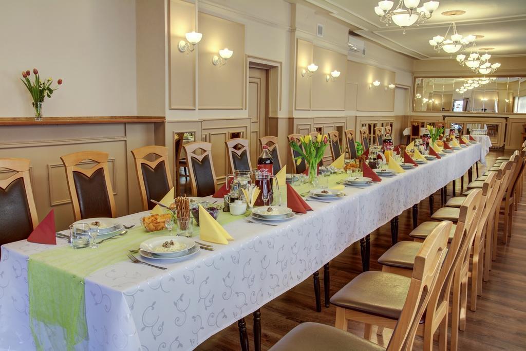 Karet Obiekt Hotelowy Skoczów Екстериор снимка